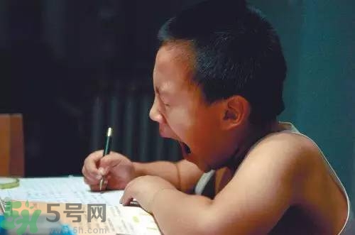 熬夜到幾點(diǎn)算是熬夜?熬夜不能超過(guò)幾點(diǎn)