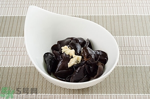 木耳能用開水泡嗎？泡木耳用熱水還是涼水好？