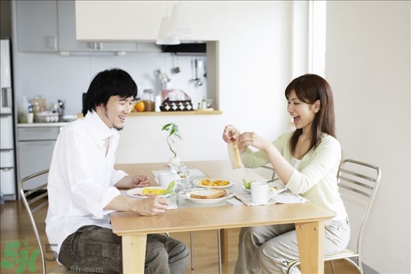 與16歲女孩同居犯法嗎？和16歲女生發(fā)生關(guān)系犯罪嗎？