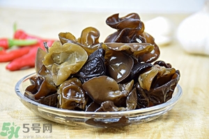 木耳能用開水泡嗎？泡木耳用熱水還是涼水好？