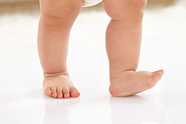 寶寶腳脫皮怎么辦？寶寶腳脫皮如何治療？