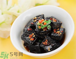 臭豆腐變黑了還能吃嗎?臭豆腐變黑吃了會中毒嗎 臭豆腐變黑了還能吃嗎?臭豆腐變黑吃了會中毒嗎