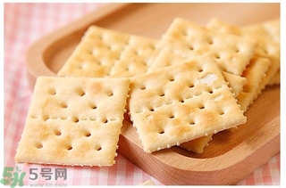 蘇打餅干吃了會(huì)胖嗎?蘇打餅干怎么做 蘇打餅干吃了會(huì)胖嗎?蘇打餅干怎么做