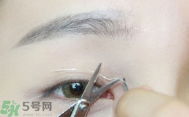 單眼皮怎么變雙眼皮了？單眼皮上面有一條線