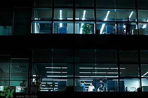 熬夜上火牙齦腫痛怎么辦？熬夜上火喉嚨痛怎么辦？