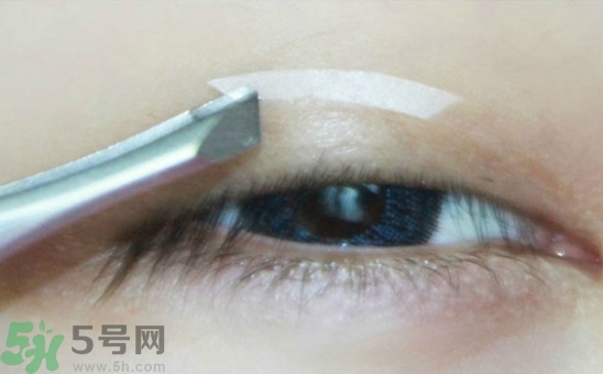 單眼皮怎么變雙眼皮了？單眼皮上面有一條線