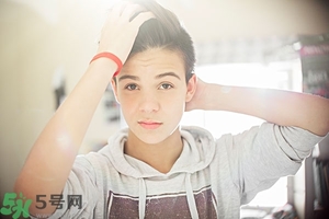 熬夜眼睛腫了怎么辦？熬夜眼睛紅了怎么辦？