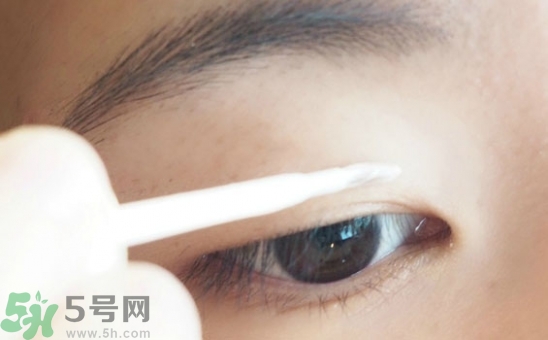 單眼皮怎么變雙眼皮了？單眼皮上面有一條線