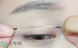 單眼皮怎么變雙眼皮了？單眼皮上面有一條線