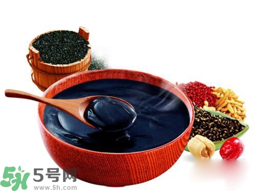 燙頭發(fā)后頭發(fā)干枯怎么辦？解決燙發(fā)后頭發(fā)干枯問(wèn)題