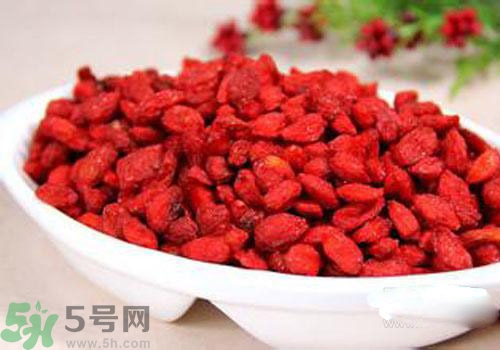 枸杞放久了變濕了可以吃嗎？枸杞放久了變黏了可以吃嗎？