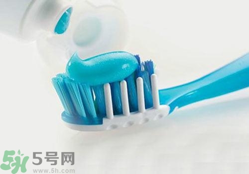 牙膏含氟好不好？牙膏含氟好還是不含氟好？