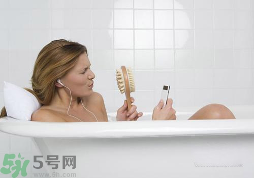 夏天一天洗幾次澡比較好？夏天一天洗幾次澡比較養(yǎng)生？