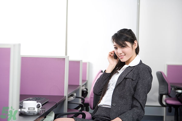 耳機(jī)接電話輻射大嗎？用耳機(jī)減少輻射是真的嗎？