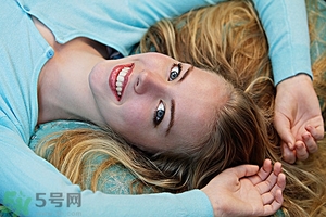 15歲女生接吻會懷孕嗎？女生和男生舌吻會懷孕嗎？