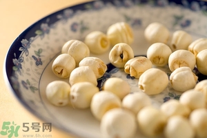 蓮子心泡水喝能去火嗎？蓮子心泡水喝有什么好處？