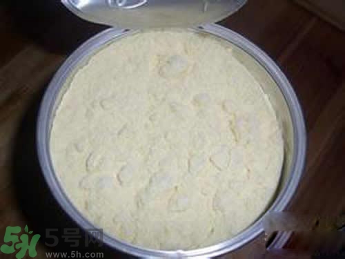 奶粉結(jié)塊是怎么回事？奶粉結(jié)塊可以吃嗎？