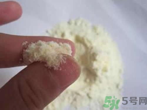 怎么判斷奶粉有沒(méi)有變質(zhì)？判斷奶粉變質(zhì)的方法