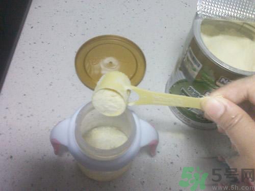 怎么判斷奶粉有沒有變質(zhì)？判斷奶粉變質(zhì)的方法