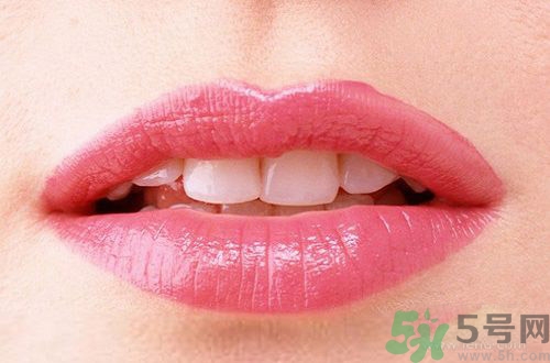 夏季嘴唇干燥怎么辦？夏季嘴唇解決方法
