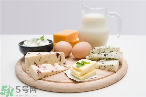 一天喝多少牛奶最好？牛奶一天喝多少合適？