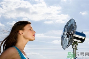 沒空調(diào)怎么讓屋里涼快？屋里沒空調(diào)怎么降溫？