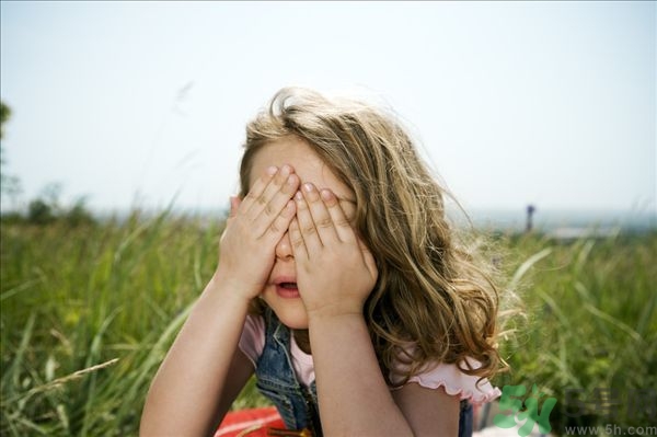 為什么看到男生會臉紅？看到男生會臉紅怎么辦？