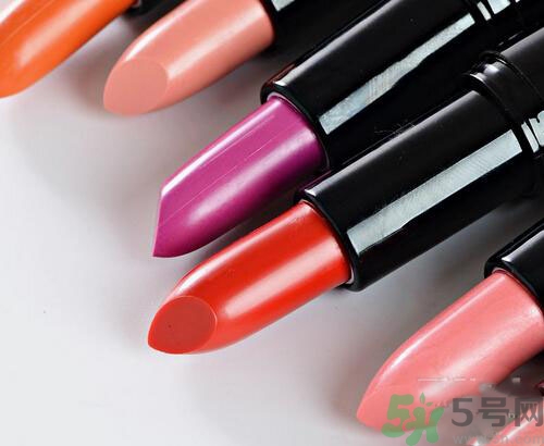 皮膚黑適合什么顏色的口紅？不同膚色怎么挑選口紅？