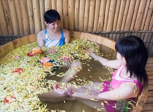 洗澡耳朵進水了出不來怎么辦？洗澡時耳機進水了怎么辦？