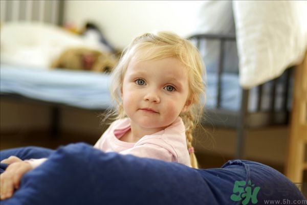 為什么男生喜歡揪女生辮子？男生揪女生頭發(fā)是什么意思？