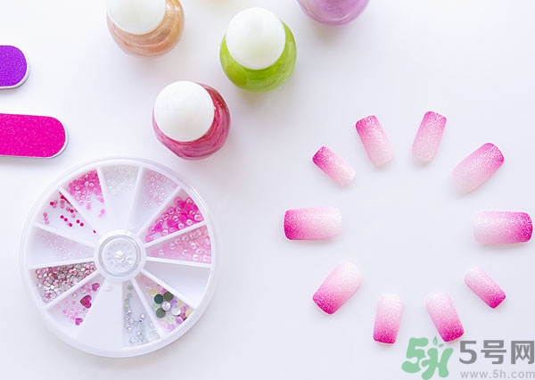 指甲油會過期嗎？指甲油過期是什么樣的？