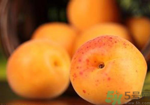 杏子上有黑點(diǎn)是怎么回事？杏子上有斑點(diǎn)可以吃嗎？