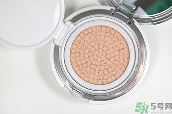 雪花秀致美潤白氣墊粉底液有哪些色號(hào)？雪花秀致美潤白氣墊粉底液試色