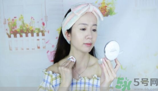 雪花秀致美潤白氣墊粉底液有哪些色號？雪花秀致美潤白氣墊粉底液試色