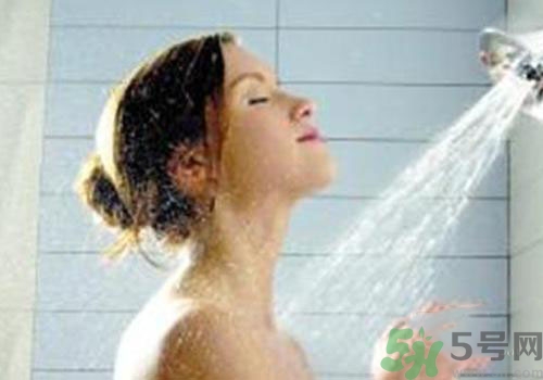 夏天洗澡水溫多少合適？夏天洗澡水溫多少比較好？