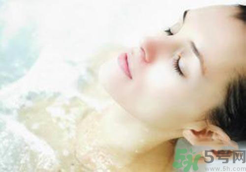 夏天洗澡水溫多少合適？夏天洗澡水溫多少比較好？