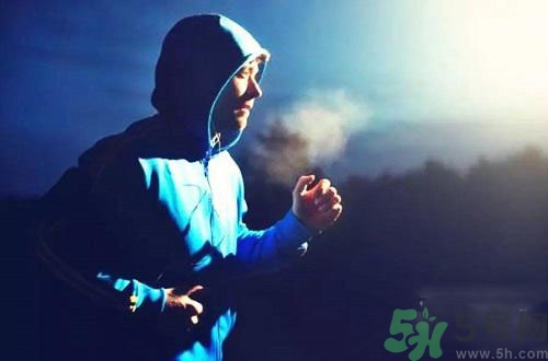 晨跑好還是夜跑好？早上跑步和晚上跑步哪個(gè)好？