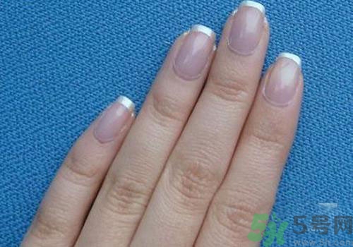 指甲發(fā)紫是什么原因？指甲發(fā)紫是怎么回事？
