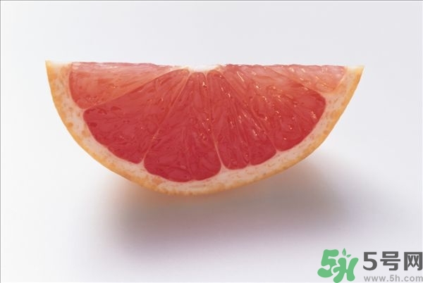 柚子的瓤是紅色正常嗎？柚子里面是紅色的能吃嗎？