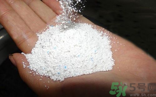 用洗衣粉手發(fā)熱是怎么回事？洗衣粉傷手怎么辦？