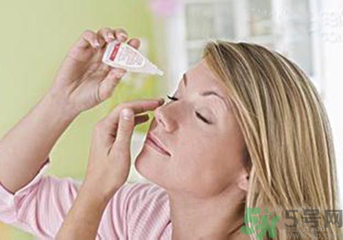 用眼藥水眼睛發(fā)紅是怎么回事？用完眼藥水眼睛有紅血絲怎么辦？