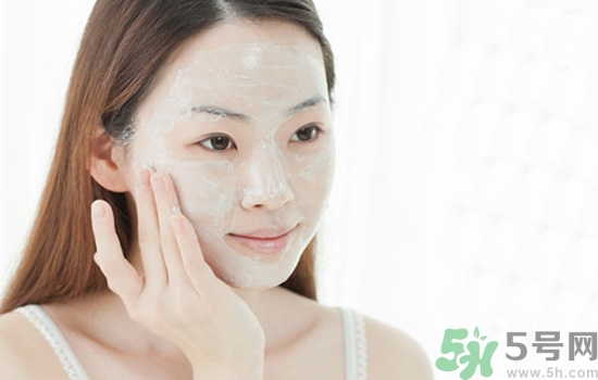 敷面膜前要用爽膚水嗎？敷面膜前要不要用爽膚水？