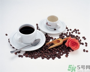 可樂能和咖啡一起喝嗎？咖啡和碳酸飲料能一起喝嗎？