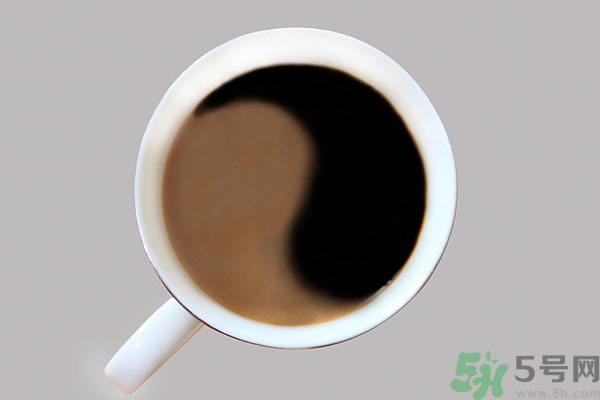 可樂能和咖啡一起喝嗎？咖啡和碳酸飲料能一起喝嗎？