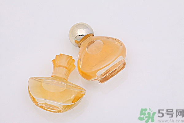 香水能掩蓋狐臭嗎？香水可以除狐臭嗎？