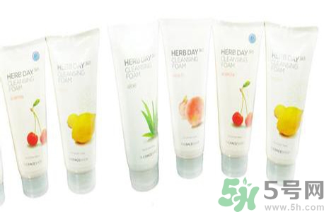 悅詩(shī)風(fēng)吟和菲詩(shī)小鋪哪個(gè)好？悅詩(shī)風(fēng)吟和菲詩(shī)小鋪哪個(gè)更好用？