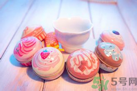 悅詩(shī)風(fēng)吟和愛(ài)麗小屋哪個(gè)好？悅詩(shī)風(fēng)吟和伊蒂之屋哪個(gè)好？