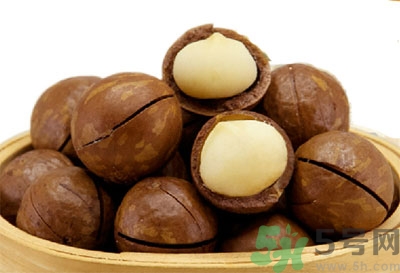 夏威夷果肉黏殼怎么辦？夏威夷果能放多久？