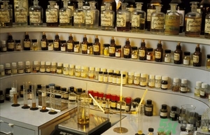 香水過敏了怎么辦？噴香水對身體有害嗎？