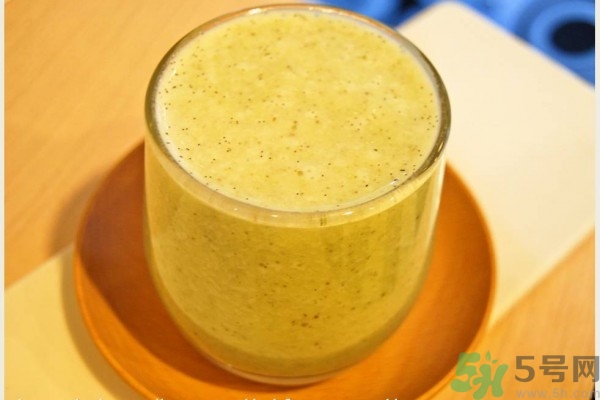 香瓜里面有紅點能吃嗎？香瓜瓤里面有紅點還能吃嗎？